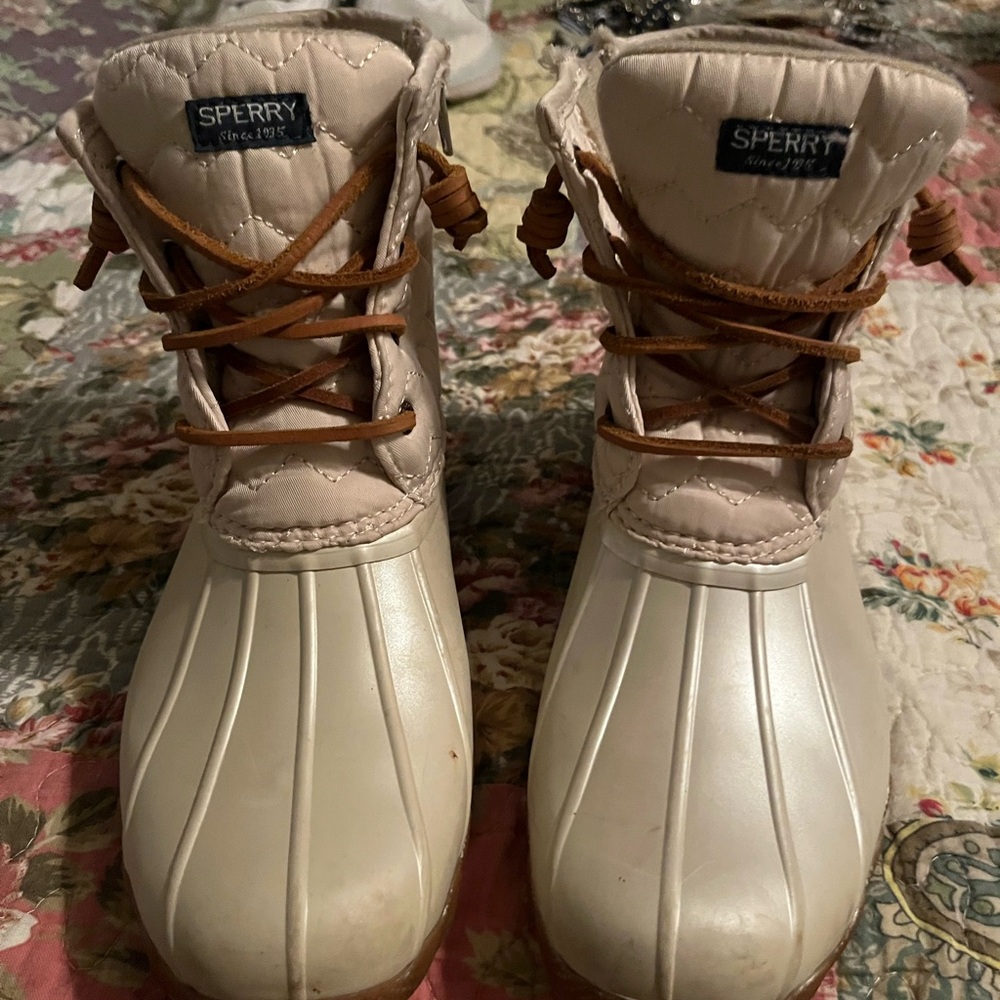 Sperry Off-White saltwater Duck Boots in Pearl with Brown Laces.